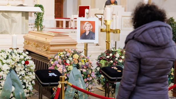 Ein letzter Applaus: Christiane Hörbiger am Zentralfriedhof beigesetzt