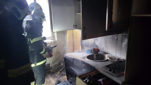 Zimmerbrand in St. Pölten: Bewohner aus verrauchter Wohnung gerettet