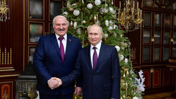 Russian President Vladimir Putin and Belarusian President Alexander Lukashenko meet in Minsk