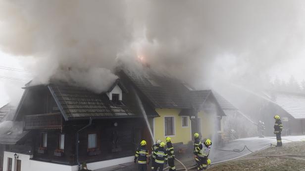 Mutter und Tochter retteten sich vor Brand in Haus in der Steiermark