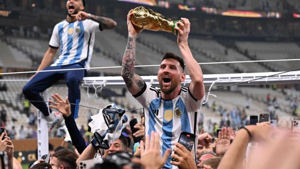 FBL-WC-2022-MATCH64-ARG-FRA-TROPHY