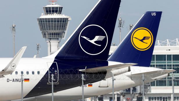 FILE PHOTO: Lufthansa aircraft at Munich airport