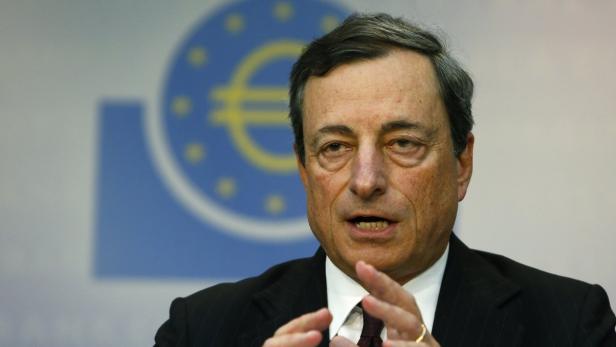 European Central Bank (ECB) President Mario Draghi speaks during the monthly ECB news conference in Frankfurt July 4, 2013. The European Central Bank held its main interest rate at 0.50 percent on Thursday. REUTERS/Ralph Orlowski (GERMANY - Tags: BUSINESS)