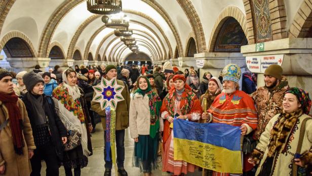 People sing Christmas carols in Kyiv mero station 