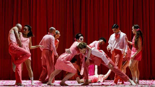 Musiktheater Linz: Dornröschen feiert die Welt in Pink und Schwarz