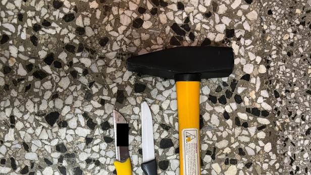 27-Jährige bedroht Ex-Freund mit Hammer und Messern