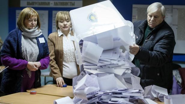 Nach der Auszählung der Stimmen aus 368 der 2075 Wahllokale erhielten die Sozialisten (PSRM) 22,23, die Kommunisten 21,85 Prozent der Wählerstimmen.