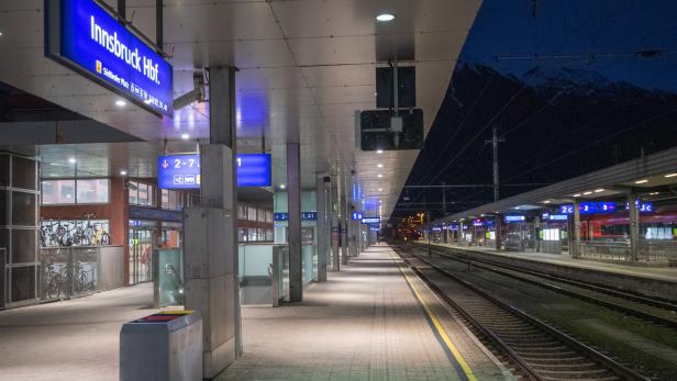 23-Jähriger sprühte Graffiti auf ÖBB-Zug und verletzte Mitarbeiter