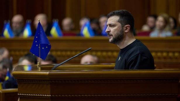 Selenskyj nennt Wiederaufbau der Ukraine "größtes Wirtschaftsprojekt Europas"
