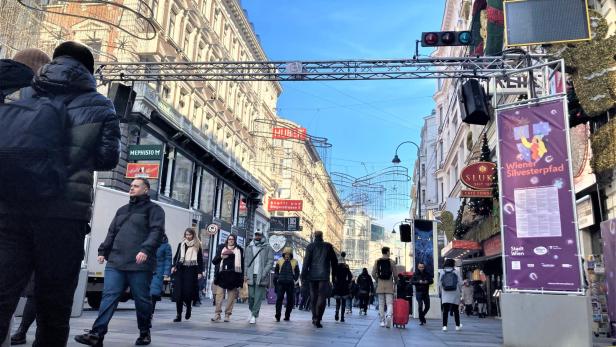 Silvesterpfad: Ampelsystem für Fußgänger, U-Station Stephansplatz gesperrt