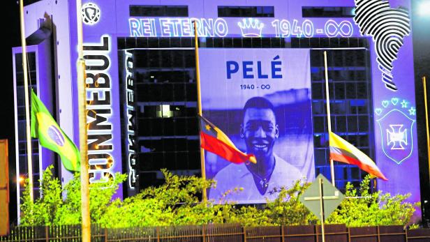An image of Brazilian soccer legend Pele is displayed in Luque