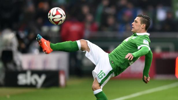Zlatko Junuzovic zählt nach den Erfolgen mit dem Nationalteam auch weiterhin zu den Antreibern und Anführerin bei Werder Bremen. Beim 4:0-Sieg gegen Aufsteiger Paderborn brachte Junuzovic die Bremer mit einem Traumtor in Führung (10.).