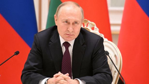 FILE PHOTO: Russian President Vladimir Putin attends a news conference in Minsk