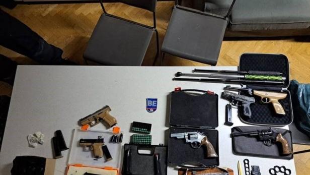 Jugendliche horteten Waffen in Wiener Wohnung