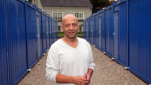 Christian Kogler von SLC Europe in bald betriebsbereitem Container-Dorf in Mauer bei Amstetten
