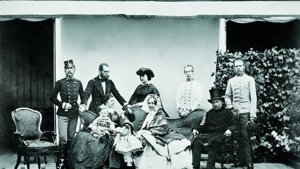 Ludwig Angerer fotografierte 1860 die „allerhöchste Kaiserfamilie“ – mit Sisi und ihren Kindern Gisela und Rudolf.