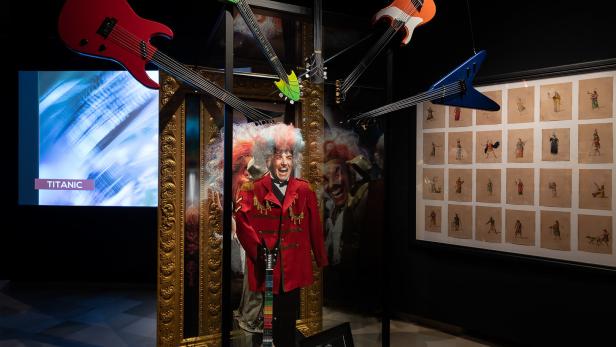„Austropop“ im Österreichischen Theatermuseum: Von Wolfgang Amadeus Mozarts „Die Zauberflöte“ zu Falcos „Rock Me Amadeus“ sind es nur wenige Meter