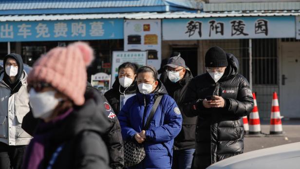 Funeral homes in China overwhelmed amid outbreak of COVID-19 after loosening of restrictions