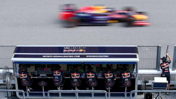 Ratlosigkeit am Kommandostand von Red Bull: Derzeit ist es völlig offen, ob das Team auch 2016 mit Motoren versorgt wird.