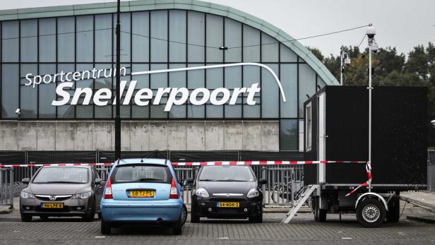 Die Snellerpoort Sporthalle in Woerden, in der Flüchtlinge untergebracht sind.