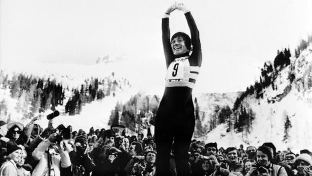 Gefeiert: Rosi Mittermaier nach ihrem Abfahrtssieg bei den Olympischen Spielen 1976 in Innsbruck