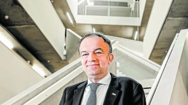 Meinhard Lukas, Rektor der Linzer Johannes Kepler Universität, bewirbt sich als Gründungsrektor für die Digital-Universität