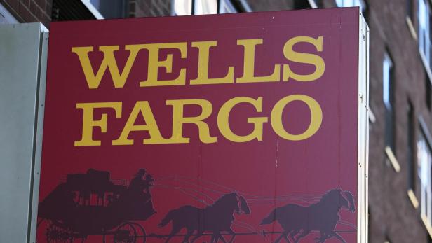US-WELLS-FARGO-AGREES-TO-PAY-$3.7-BILLION,-LARGEST-CFPB-BANKING