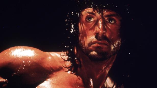 Sylvester Stallone als verschwitzter John Rambo.