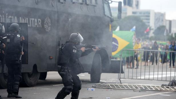 "Von Außerirdischen überfallen": Reaktionen auf Stürmung des brasilianischen Regierungsviertels