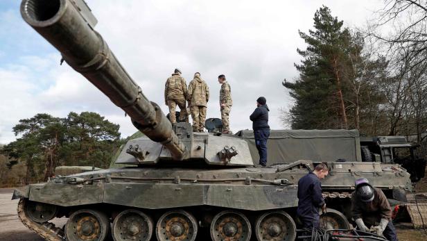 Kampfpanzer für die Ukraine? Großbritannien erwägt Vorstoß