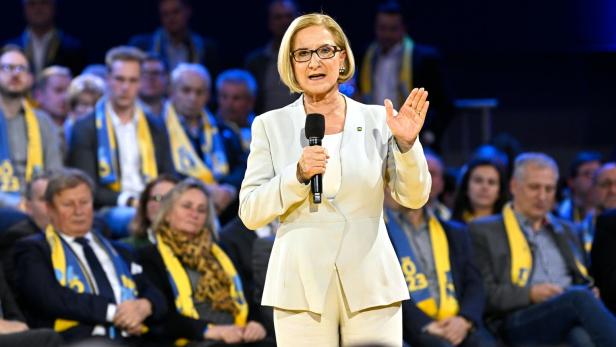 ÖVP-Wahlkampfauftakt mit 3.200 Fans in NÖ, kein Wort über Opposition