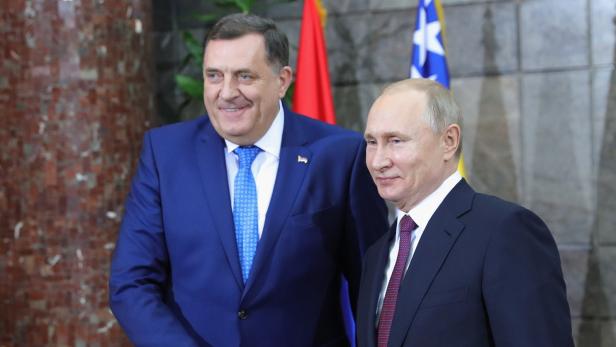 Wladimir Putin und Milorad Dodik bei einem Treffen in Belgrad, im Jahr 2019