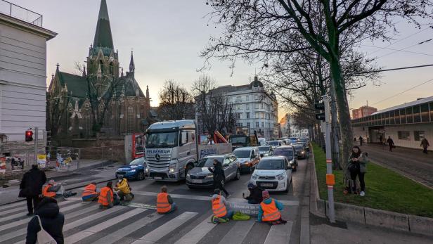 Zwölf Festnahmen: Aktivisten blockierten Wiener Gürtel