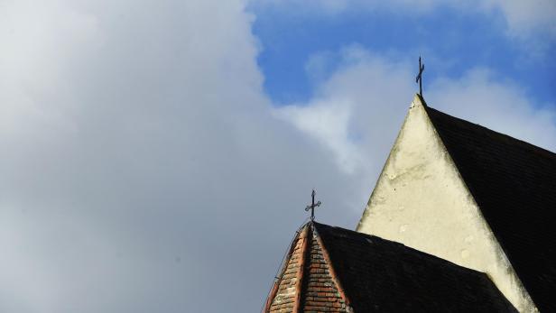 Todesdrohungen für französischen Pfarrer nach Poledanceshow in Kirche