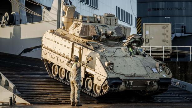 Ukraine-Krieg: USA verlegen Panzer an NATO-Ostflanke