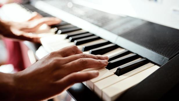 Elfjähriger bekommt Klavier geschenkt: "Ein Talent wie Mozart"