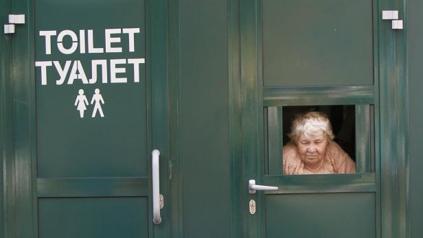 A cashier awaits clients as she sells tickets to a public toilet in central Kiev July 23, 2012. REUTERS/Gleb Garanich (UKRAINE - Tags: SOCIETY)