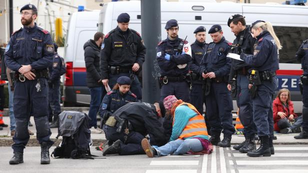 Klimaaktivisten blockierten Wien: Hohe Personalkosten für die Polizei