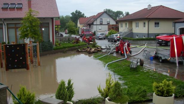 Keller und Häuser überflutet, Bürgerinitiative kämpft um örtlichen Flutschutz