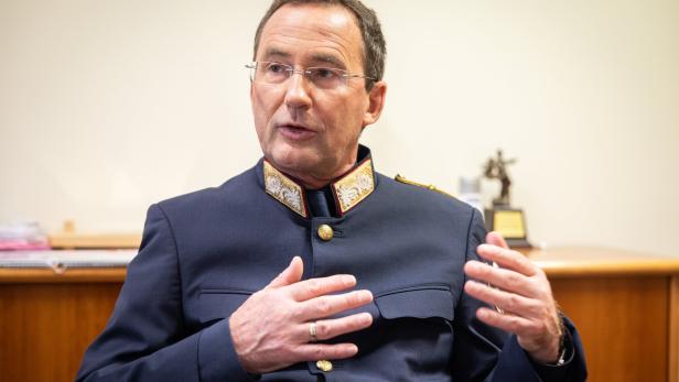 Polizei Wien gibt eilig einberufene Pressekonferenz zu Terrorgefahr