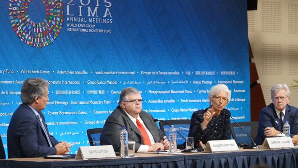 Christine Lagarde und andere Personen bei den Jahrestagungen der Weltbank in Lima, 2015.