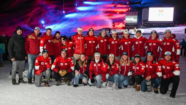 Athleten aus 56 Nationen eröffneten die Junioren-Ski-WM in St. Anton