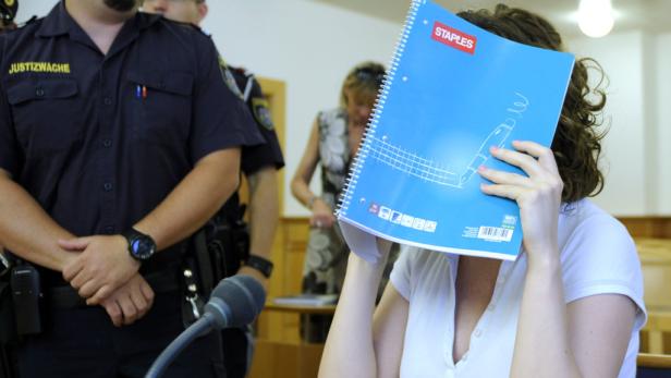 Eissalon-Chefin zittert ums Baby