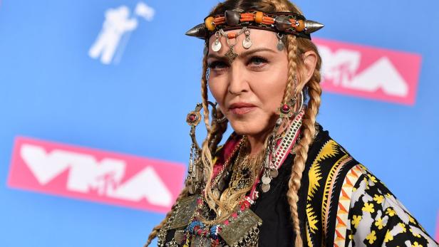 Madonna bekennt sich zu Schönheits-OP und zeigt ihr neues Gesicht