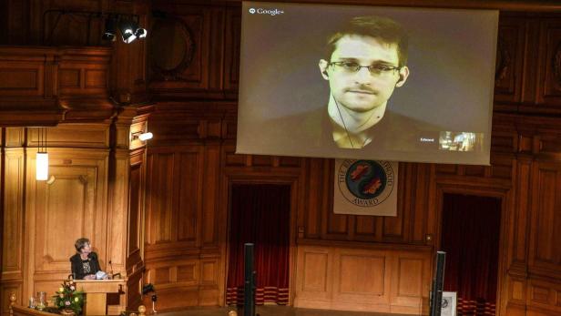 Swedish MP Westerholm speaks to Edward Snowden dur