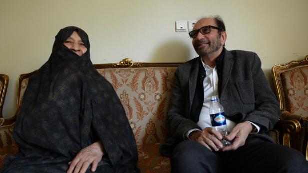 Houchang Allahyari (re.) kehrt nach 50 Jahren in den Iran zurück