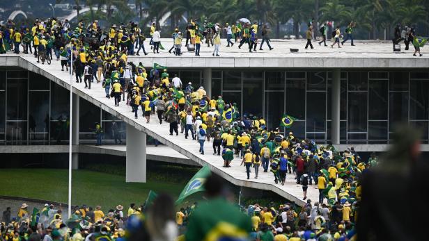 Bolsonaro supporters invade headquarters of power and the Presidency of the Republic in Brazil