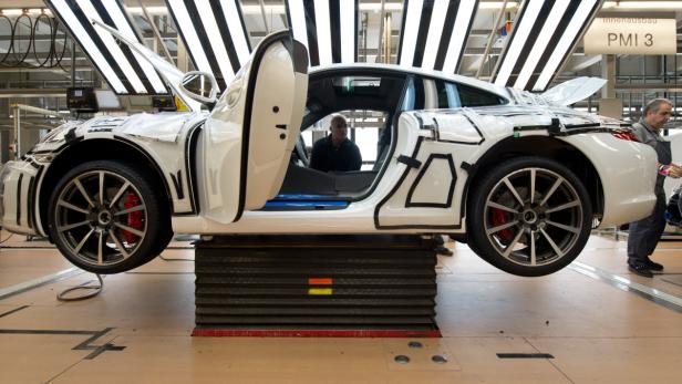 Der deutsche Sportwagenbauer Porsche investiert bis 2016 rund 300 Mio. Euro in seinen Stammsitz in Stuttgart-Zuffenhausen (Bild).