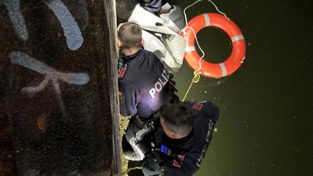 Junge Frau in Donaukanal gefallen: Nächtliche Rettungsaktion erfolgreich