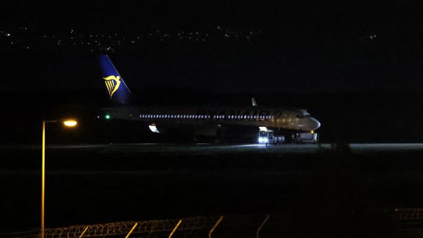 Ryanair-Maschine nach Bombendrohung sicher in Athen gelandet